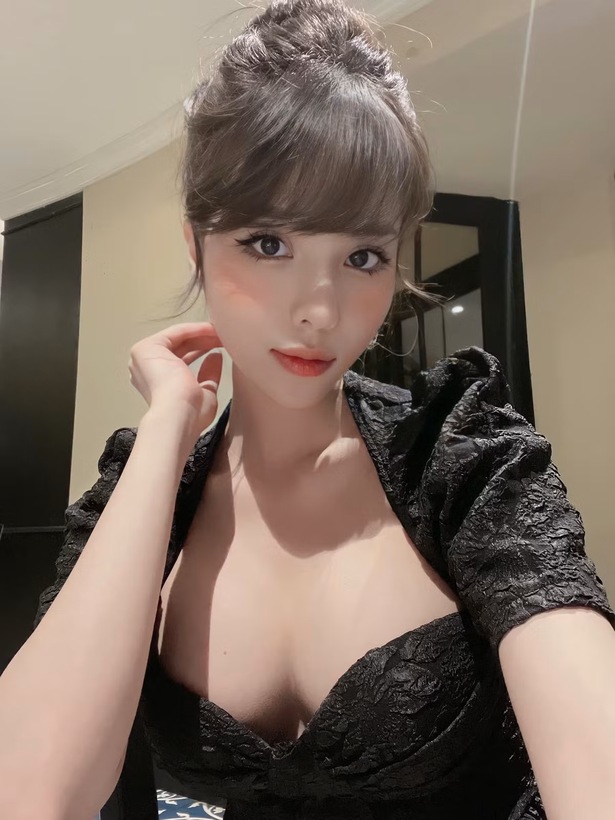 Người đẹp đến từ Hưng Yên sở hữu 3 vòng vô cùng chuẩn mực và có nhan sắc hết sức mặn mà.