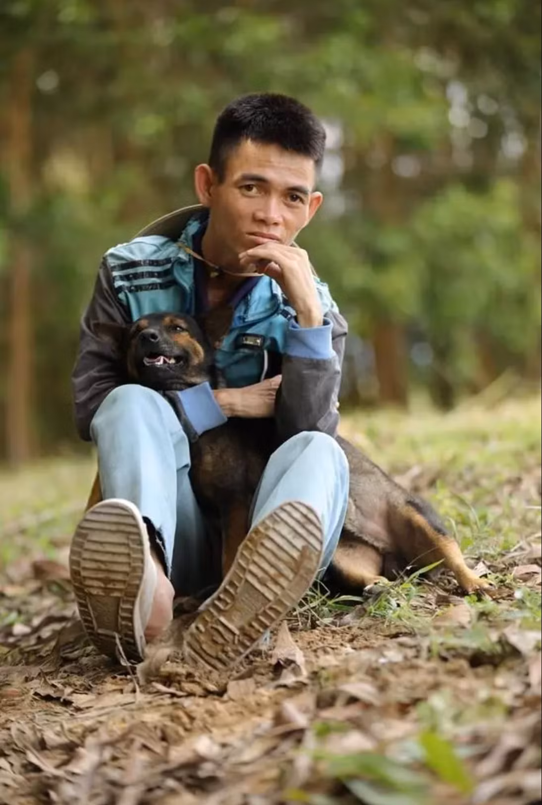 Trong một chia sẻ với người hâm mộ, hiện tượng mạng 8X cho hay nhiều lúc phải dựa vào công cụ hỗ trợ là Google để cho ra lò các clip ưng ý.