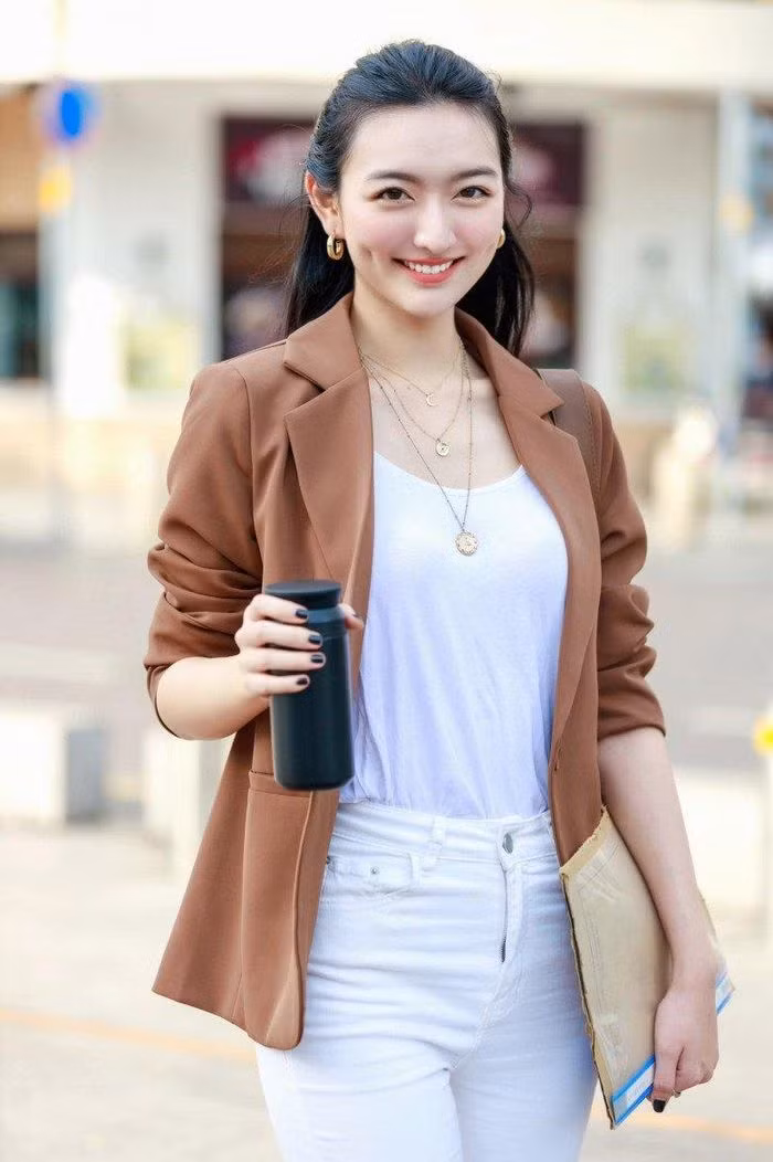 Theo Xuân Mai chia sẻ, gia đình cô vốn có truyền thống làm giáo viên nên muốn cô tiếp tục theo đuổi sự nghiệp. Nhưng cô chưa muốn tiết lộ nhiều về con đường trong tương lai mà mình sẽ chọn.