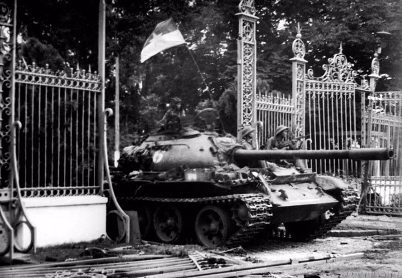 Tong tien cong va noi day Xuan 1975: Nghe thuat quan su vuot bac