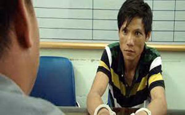 Ngày 14/11/2017, TAND tỉnh Lai Châu đã mở phiên tòa xét xử sơ thẩm và tuyên bị cáo Lò Văn Khỏ mức án chung thân về tội "Giết người", phải bồi thường tiền mai táng phí, đền bù tổn thất tinh thần, tiền cấp dưỡng cho hai con của Khỏ đến lúc các cháu đủ 18 tuổi là hơn 240 triệu đồng. Sau đó đại diện người bị hại là ông Lò Văn Yêu (bố đẻ chị Vấn) có đơn kháng cáo yêu cầu Tòa án cấp phúc thẩm tăng hình phạt lên tử hình đối với bị cáo và yêu cầu tăng tiền bồi thường. Ngày 29/5/2018, tại trụ sở TAND tỉnh Lai Châu, TAND cấp cao tại Hà Nội xét xử phúc thẩm và tuyên y án chung thân đối với bị cáo Lò Văn Khỏ về tội "Giết người". 