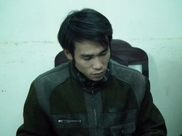 Do làm ăn không thuận lợi, chỉ trong thời gian ngắn Dưỡng đã thua lỗ, mất trắng toàn bộ số tiền đầu tư. Ngày 16/2/2012, bố đẻ gọi điện nói Dưỡng thu xếp tiền trả ngân hàng. Trong cơn túng quẫn, Dưỡng nghĩ ngay đến việc đi cướp. Dưỡng đi xe máy lên Hà Nội không quên mang theo con dao và một khẩu súng điện làm phương tiện gây án. Dưỡng dừng ở Trung tâm thương mại Thanh Trì mua một chiếc nhẫn (dạng nhẫn cưới) với giá 400 nghìn đồng và đeo vào tay. 