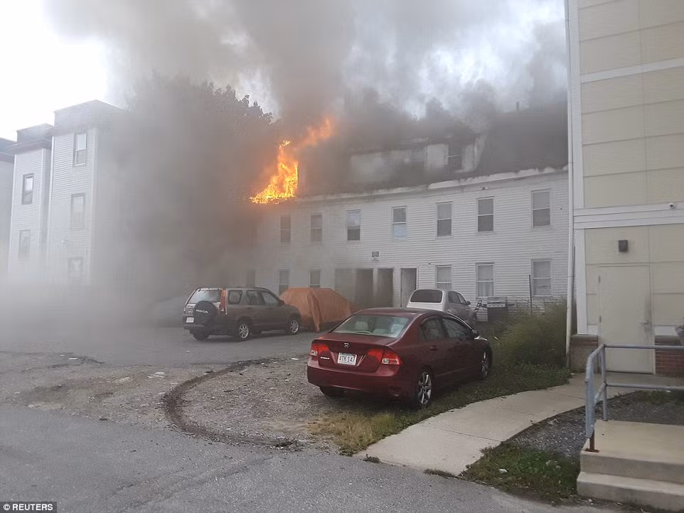 Cảnh sát Masschusetts khuyến cáo người dân sử dụng dịch vụ của Công ty Gas Columbia rời khỏi nhà ngay lập tức. Trong khi đó, Thị trưởng Lawrence Dan Rivera đang kêu gọi người dân ở khu phía nam đi sơ tán.