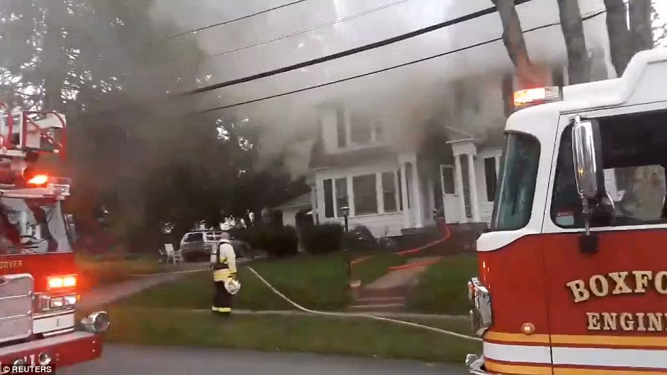 Một tòa nhà trong khu Boston bốc cháy sau hàng loạt vụ nổ gas hôm 13/9.