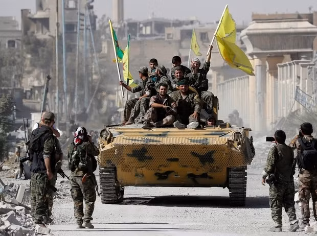 SDF chiem vung chien luoc tai Deir Ezzor, IS phan cong trong vo vong-Hinh-6