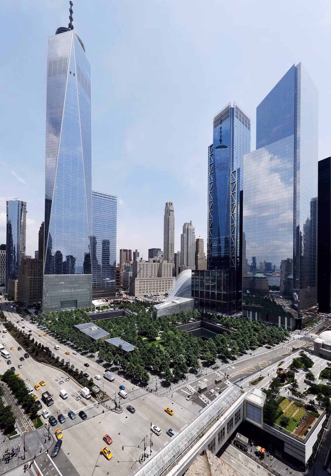 Tòa WTC số 3 được hoàn thành vào năm 2018. Bức ảnh chụp ngày 8/6/2018 cho thấy tòa tháp WTC số 3, Trung tâm Thương mại Một Thế giới, tòa WTC số 4, Đài tưởng niệm 11/9 và Công viên Tự do.