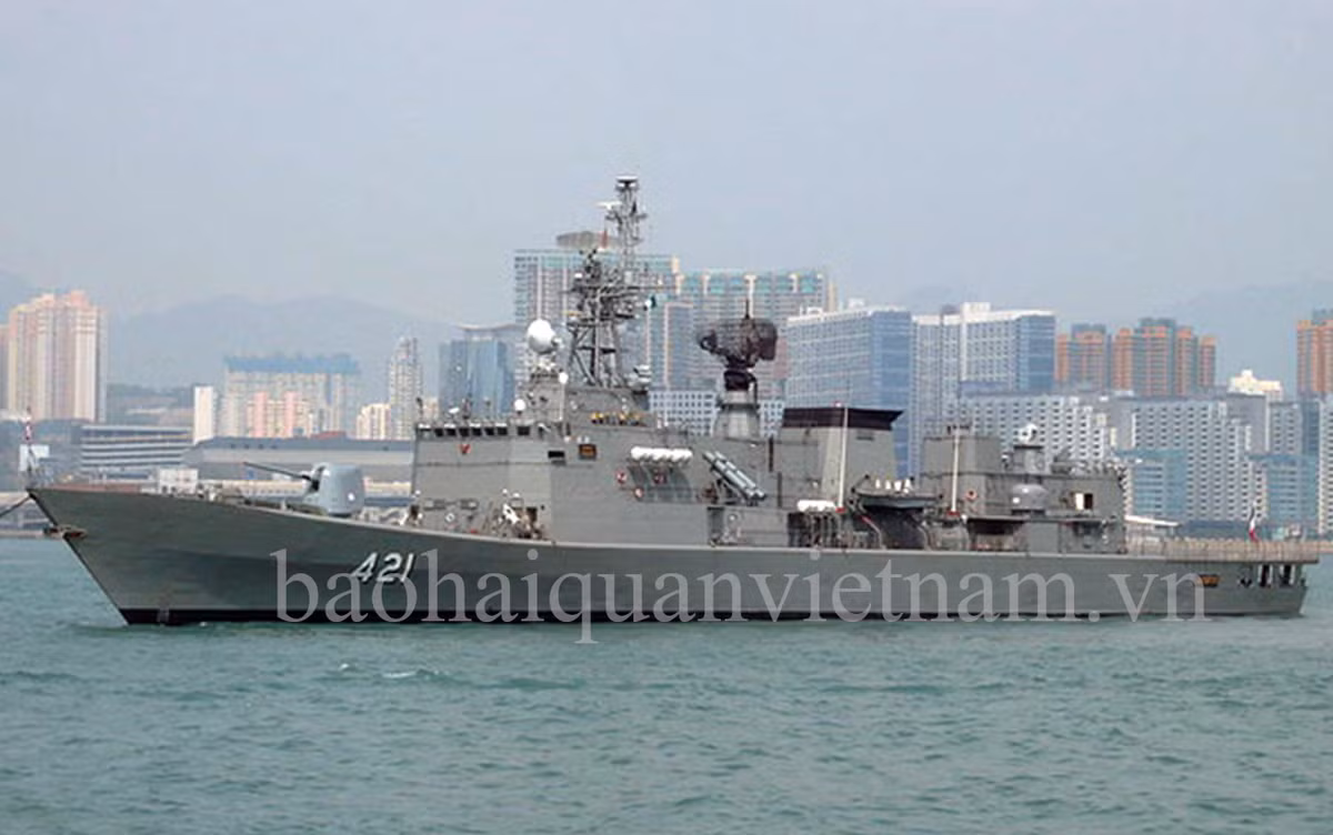  Diễn tập đa phương Hải quân Asean (AMNEX) là sáng kiến của Hải quân Hoàng gia Thái Lan được đề xuất và đồng thuận tại Hội nghị Tư lệnh Hải quân các nước Asean lần thứ 8-2014 (ANCM). Ảnh: Hải quân Hoàng gia Thái Lan tham gia 2 tàu hộ vệ tên lửa: Tàu 421-Naresuan và Taksin. Tàu sử dụng pháo hạm, súng máy, tên lửa phòng không, tên lửa chống hạm… Nguồn ảnh: Báo Hải quân Việt Nam.
