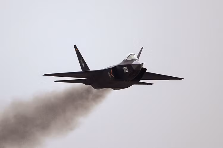 Tổng hòa các yếu tố, J-31 còn phải hoàn thiện thêm nhiều nếu muốn chiếm lĩnh thị trường tiêm kích thế hệ 5 vẫn đang đầy tiềm năng mà F-35 đã bước đầu giành vị thế thống trị. Nguồn ảnh: American Innovation.