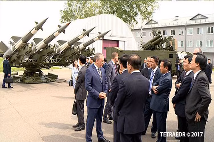 Được biết, công ty quốc phòng Tetraedr của Belarus là một trong những đối tác quen thuộc của Việt Nam trong chương trình nâng cấp các tổ hợp phòng không được trang bị từ thời Liên Xô. Do đó Tetraedr khá tự tin khi chào bán cho chúng ta tổ hợp tên lửa Tetraedr T38 với hệ thống tác chiến khá tương đồng với các tổ hợp tên lửa phòng không mà Việt Nam đang sử dụng. Nguồn ảnh: Tetraedr.