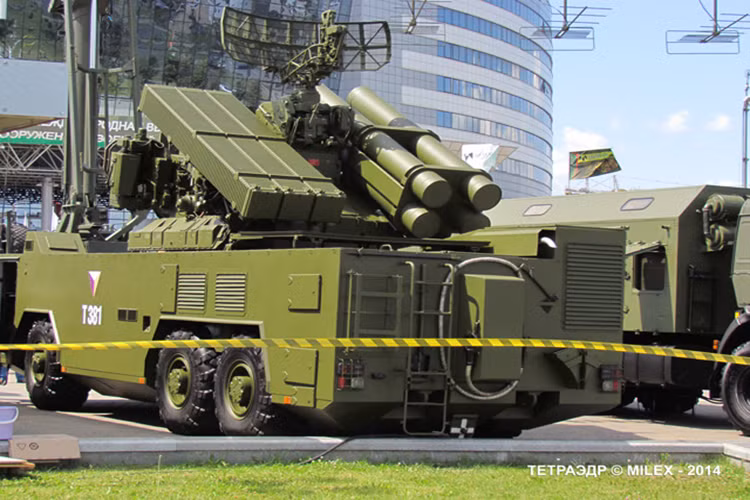 Ngoài đạn tên lửa T382, T38 “Stiletto” cũng có thể sử dụng đạn tên lửa 9K33 Osa như 9K33M2 và 9K33M3 với hiệu quả tác chiến tương đương. Nên T38 “Stiletto” còn được xem là biến thể nâng cấp hiệu quả nhất của 9K33 Osa mặc dù nó được thiết kế gần như toàn bộ. Nguồn ảnh: Airforce Technology.