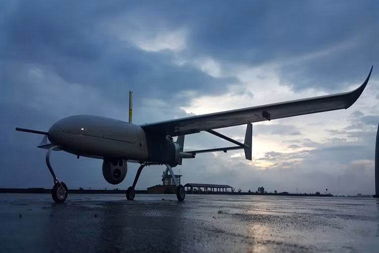 Hy vọng trong tương lai gần Viện Hàng không Vũ trụ Viettel sẽ sớm hoàn thiện và mở rộng các tính năng trên VT-Pigeon để có thể đưa mẫu UAV đặc biệt này vào sản xuất hàng loạt phục vụ nhu cầu trong nước, cũng như ứng dụng các thành tựu đạt được trên VT-Pigeon để cho ra đời các mẫu UAV dành cho nhiệm vụ tuần tra, kiểm soát, bảo vệ chủ quyền tổ quốc. Nguồn ảnh: VTX.