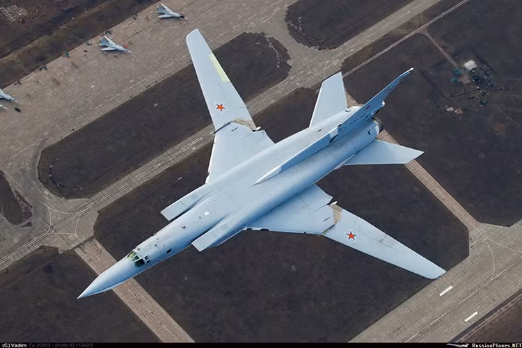 Các hoạt động không kích trên của Nga sẽ mở đường cho quân đội chính phủ Syria và đồng minh nhanh chóng tái chiếm thành phố biên giới cửa ngõ nối liền Syria-Iraq này, cũng như đánh đuổi IS ra khỏi thành trì cuối cùng của chúng tại miền trung Syria. Nguồn ảnh: Russia Planes.