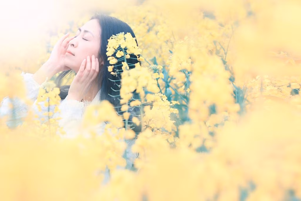 Đứng thứ ba là tuổi Ngọ. Phương diện sự nghiệp: Những bạn làm công ăn lương sẽ có một vận thế ổn định, mọi việc đều suôn sẻ giúp bạn từng bước có được thành quả tốt và tạo bước đà phát triển tốt. Thêm nữa, tháng này bạn may mắn khi được đón được đại quý nhân vì thế mà có được sự trợ giúp lớn trong công việc, tài vận vượng phát, tiền bạc rủng rỉnh.