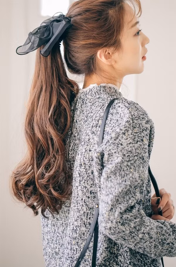 Các nàng tuổi teen chỉ cần làm chút xoăn ở đuôi cho bồng bềnh giống các nàng công chúa trong chuyện cổ tích.