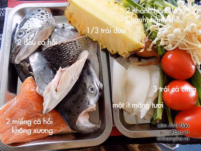 Nguyên liệu để nấu lẩu cá hồi: 2 đầu cá hồi, 2 miếng cá hồi không xương, 3 trái cà chua, 1 chén măng, 2 nhánh hành lá, 1 trái ớt sừng, 1/3 trái dứa, 1 nhánh ngò ta (rau mùi), 1 bó nhỏ ngò gai (mùi tàu), 1 muỗng canh tỏi băm, 1 củ hành tím thái mỏng, 1,5 muỗng canh nước cốt chanh, 3-4 tô nước gia vị, muối, nước mắm, bột nêm và đường. Nguyên liệu để nấu lẩu cá hồi: 2 đầu cá hồi, 2 miếng cá hồi không xương, 3 trái cà chua, 1 chén măng, 2 nhánh hành lá, 1 trái ớt sừng, 1/3 trái dứa, 1 nhánh ngò ta (rau mùi), 1 bó nhỏ ngò gai (mùi tàu), 1 muỗng canh tỏi băm, 1 củ hành tím thái mỏng, 1,5 muỗng canh nước cốt chanh, 3-4 tô nước gia vị, muối, nước mắm, bột nêm và đường.