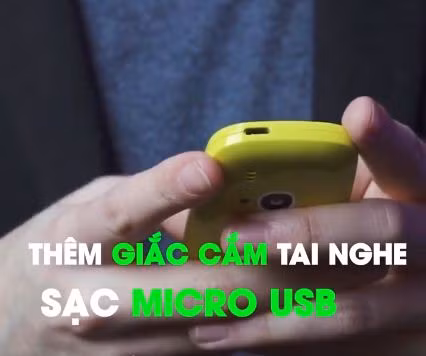 Nokia 3310 phiên bản mới có giắc cắm tai nghe và sạc tách rời nhau chứ không gộp chung như máy cũ.