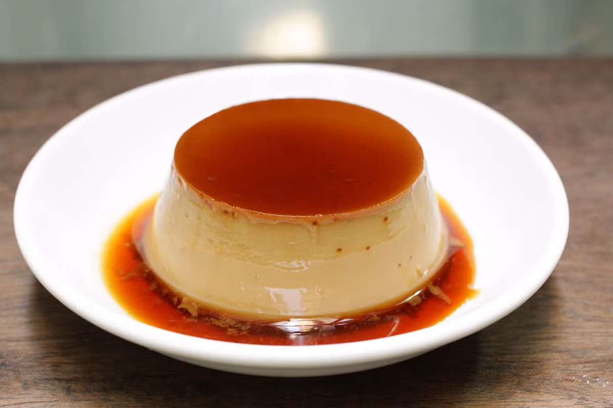 Một trong những thất bại thường gặp nhất khi làm bánh flan là bánh không đông. Lỗi này có nguyên nhân là do bạn trộn các nguyên liệu không đúng tỉ lệ, bạn cho quá nhiều nước.