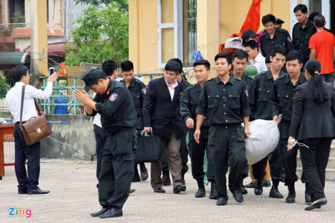 Canh sat co dong chia se ve mot tuan bi giu o Dong Tam