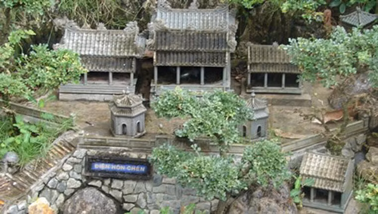 Điện Hòn Chén