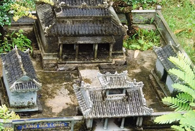 Lăng Gia Long.