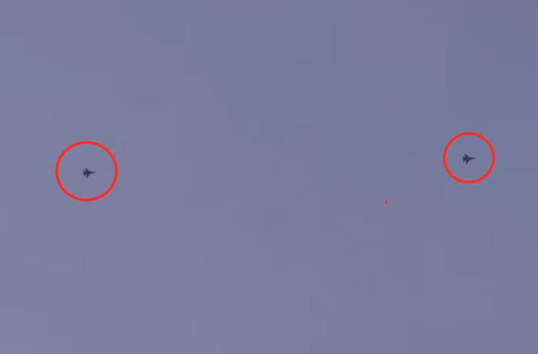 May bay nem bom Su-22 Syria sat canh Su-34 khong kich IS