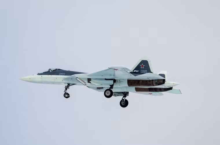Máy bay tàng hình Su T-50 được cho là sẽ là tiêm kích xương sống của Không quân Nga trong 20-30 năm tới.