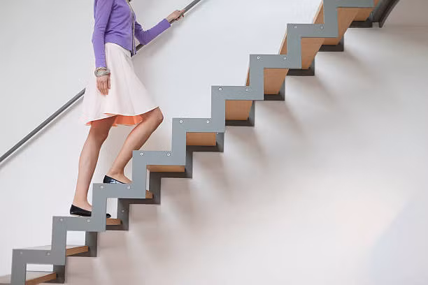 Bất cứ điều gì chúng ta làm trong cuộc sống đều hướng đến sự hạnh phúc và nếu leo cầu thang có thể mang lại cho chúng ta sự hạnh phúc, thì tại sao chúng ta lại bỏ qua cơ hội này? Ảnh: gettyimages.