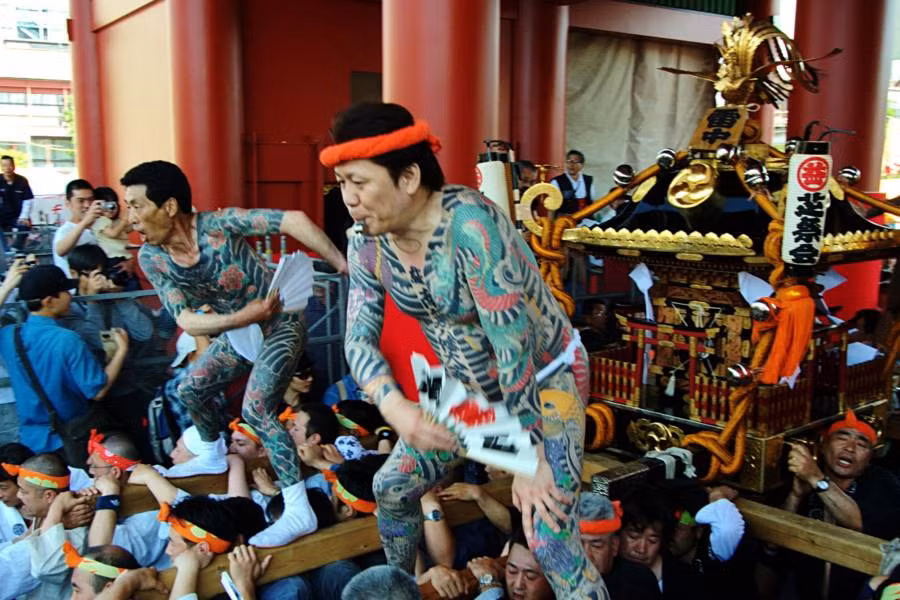 Sau đó, nhiều băng yakuza khác xuất hiện với hoạt động chính là điều hành, quản lý những khu đánh bạc.