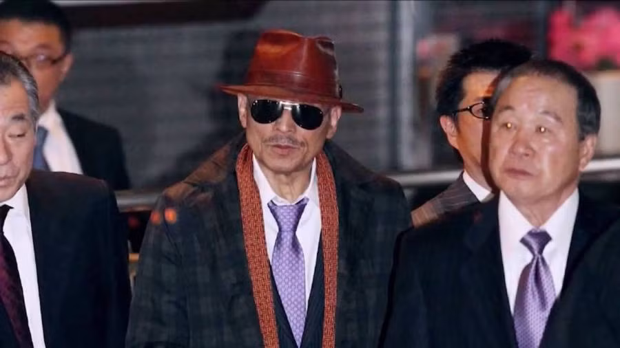 Sau khi Thế chiến 2 kết thúc, các băng nhóm yakuza mở rộng hoạt động sang nhiều lĩnh vực khác như tống tiền, lừa đảo, thu tiền bảo kê và giết người.