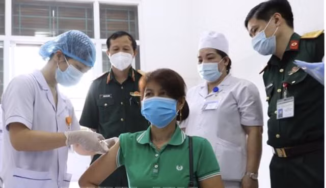 13.000 nguoi tiem thu nghiem mui 1 giai doan 3 cua vaccine Nano Covax