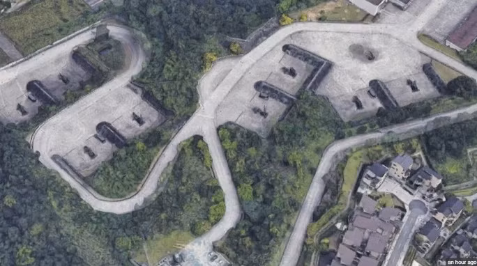 Trong tháng 2/201, Google Maps vô tình làm lộ bí mật quân sự của Đài Loan. Hình ảnh bản đồ cho thấy cả những cấu trúc như bệ phóng, mô hình tên lửa, cơ sở lưu trữ tên lửa Patriot do Mỹ sản xuất trước đây ở Đài Bắc và cơ sở hạ tầng quốc phòng của Cơ quan An ninh và Cơ quan Tình báo Quân đội Đài Loan.