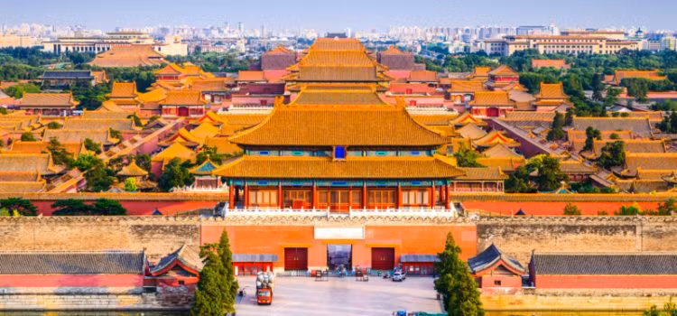 Được xây dựng dưới thời nhà Minh, Tử Cấm Thành ở Bắc Kinh, Trung Quốc có tổng diện tích lên đến 150.000 m2. Theo đó, nơi đây có hơn 70 cung điện lớn nhỏ cùng hơn 9.000 ngôi nhà.
