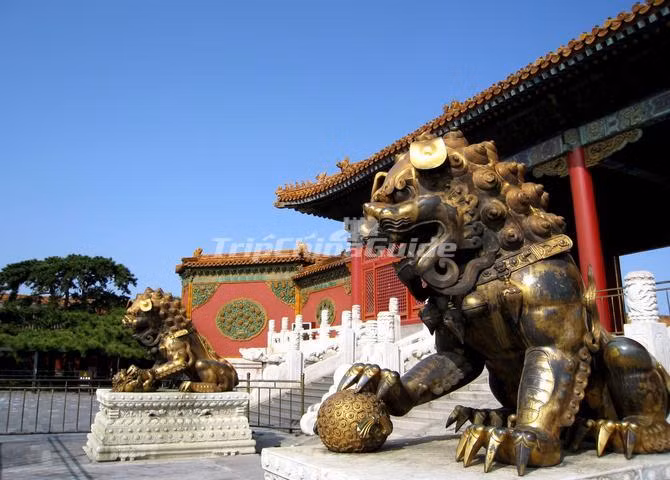 Do vậy, cung Càn Thanh được cho là một trong những nơi quyền lực nhất trong Tử Cấm Thành. Nhiều quyết sách quan trọng liên quan đến đất nước được hoàng đế quyết định tại đây.