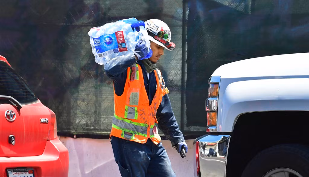 Ít nhất 63 ca tử vong được ghi nhận tại bang Oregon của Mỹ trong những ngày gần đây. Thành phố Portland cũng đối mặt với nhiệt độ đạt đỉnh 46 độ C và có tới 45 ca tử vong từ hôm 25/6 đến nay.