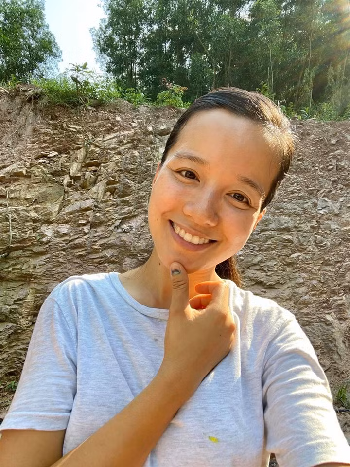MC Minh Trang VTV khoe mat moc, mong tay tham den-Hinh-2