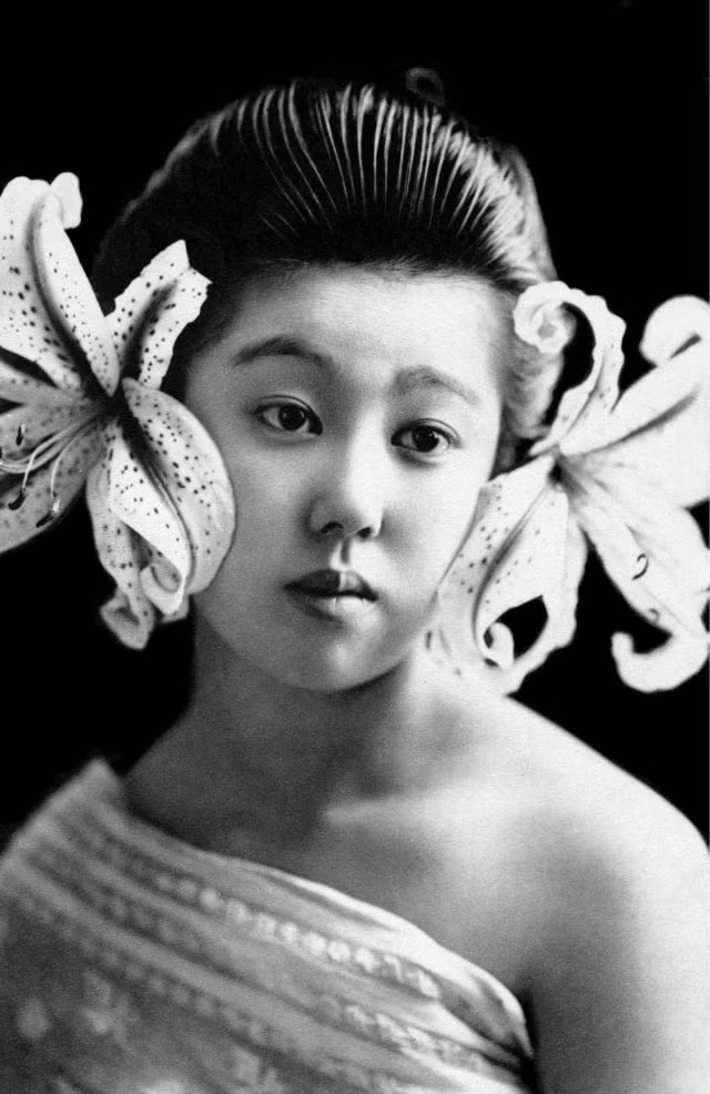 Nhan sắc xinh đẹp của một Maiko nỗ lực luyện tập để trở thành geisha.