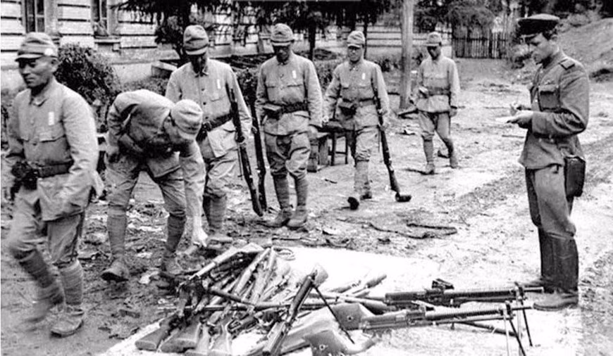 Vì vậy, vào 3h sáng ngày 10/8/1945, chính phủ Nhật Bản gửi cho Mỹ, Anh, Trung Quốc và Liên Xô bản đề nghị xin chấp nhận đầu hàng vô điều kiện theo Tuyên bố Postdam.