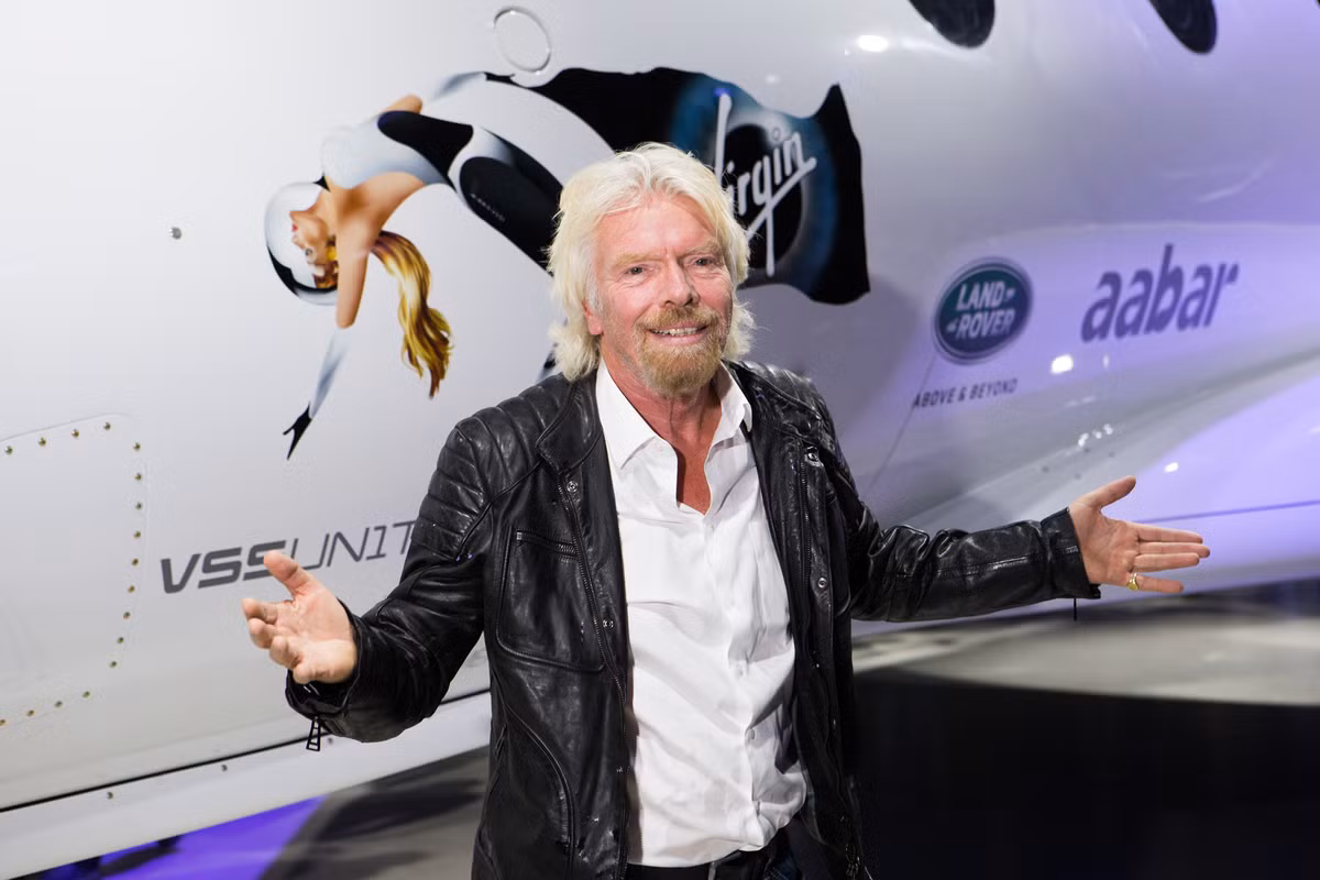Theo thông báo của Virgin Galactic, chuyến bay sẽ được thực hiện ở bang New Mexico, Mỹ. Khi tham gia chuyến bay trên, tỷ phú Branson 71 tuổi.