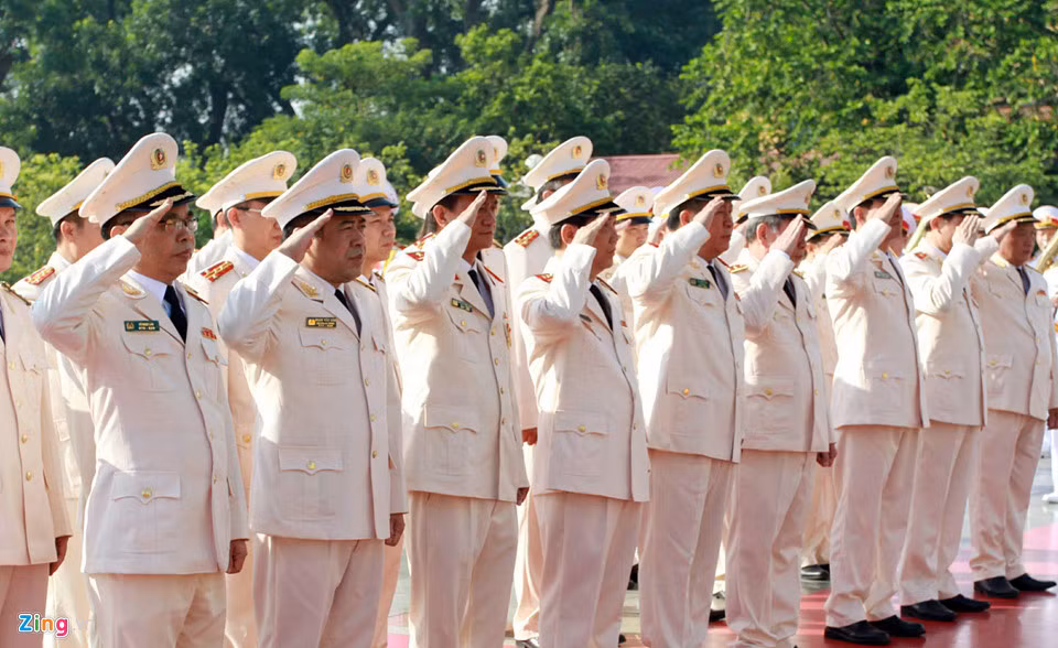 Các đơn vị quân đội nhân dịp này cũng thể hiện tình cảm, sự tri ân và trách nhiệm của thế hệ hiện tại đối với những anh hùng đã ngã xuống vì Tổ quốc.
