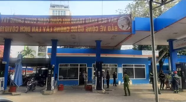 Công an Đồng Nai xác định, đây là đường dây có quy mô đặc biệt lớn, được tổ chức chặt chẽ, với phương thức, thủ đoạn hoạt động tinh vi, nhiều thủ đoạn đối phó với lực lượng chức năng, liên quan đến nhiều tỉnh thành trong cả nước. Hàng ngày, các đối tượng cung cấp trung bình trên 1 triệu lít xăng giả, kém chất lượng ra thị trường; tính từ tháng 8/2020 đến nay, các đối tượng đã cung cấp ra thị trường trên 200 triệu lít xăng giả, kém chất lượng.
