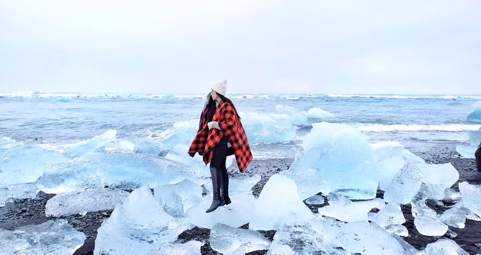 “Iceland gần cực Bắc nên quanh năm giá rét, nếu đi mùa hè sẽ được chứng kiến hiện tượng đêm trắng, còn nếu đi mùa đông thì may mắn sẽ được nhìn thấy cực quang (khoảng từ tháng 11 đến tháng 3). Mùa nào đi cũng đẹp nhưng cá nhân mình thì thích đi mùa đông hơn” – Kiều Trang cho biết.