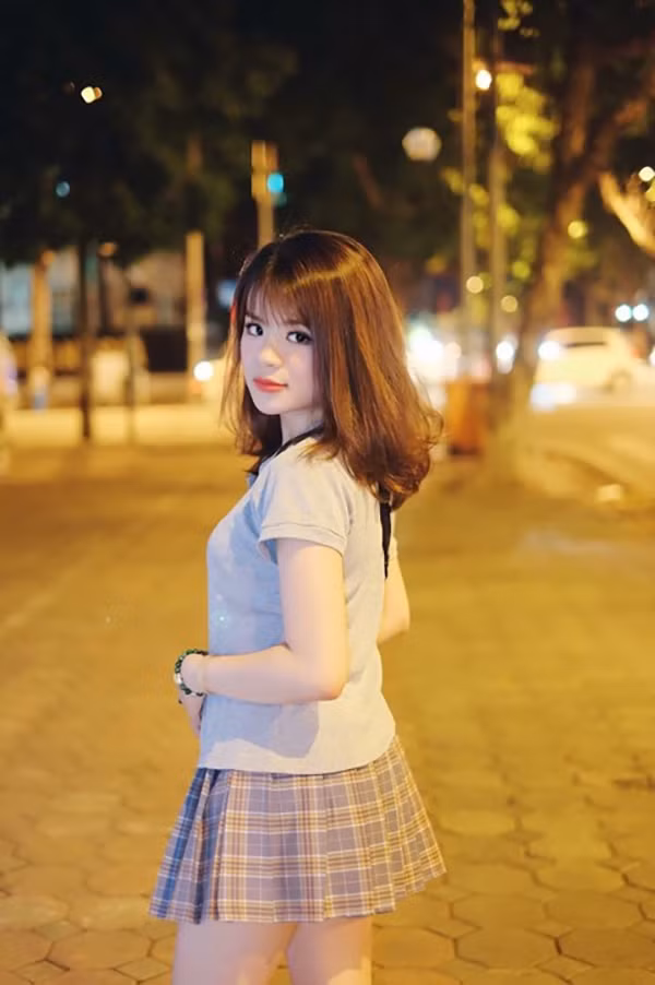 Tuy nhiên, một trong những vấn đề khiến Hà Đan luôn phải để tâm chính là vóc dáng 'nấm lùn' của mình. 'Nhưng dần dần mình hiểu ra thần thái trên gương mặt mới là điều quan trọng nhất để người diễn viên truyền được tính cách, cảm xúc của nhân vật đến người xem...