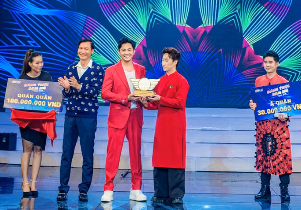 MC Le Nguyen Bao khien Ngoc Son xuc dong-Hinh-3