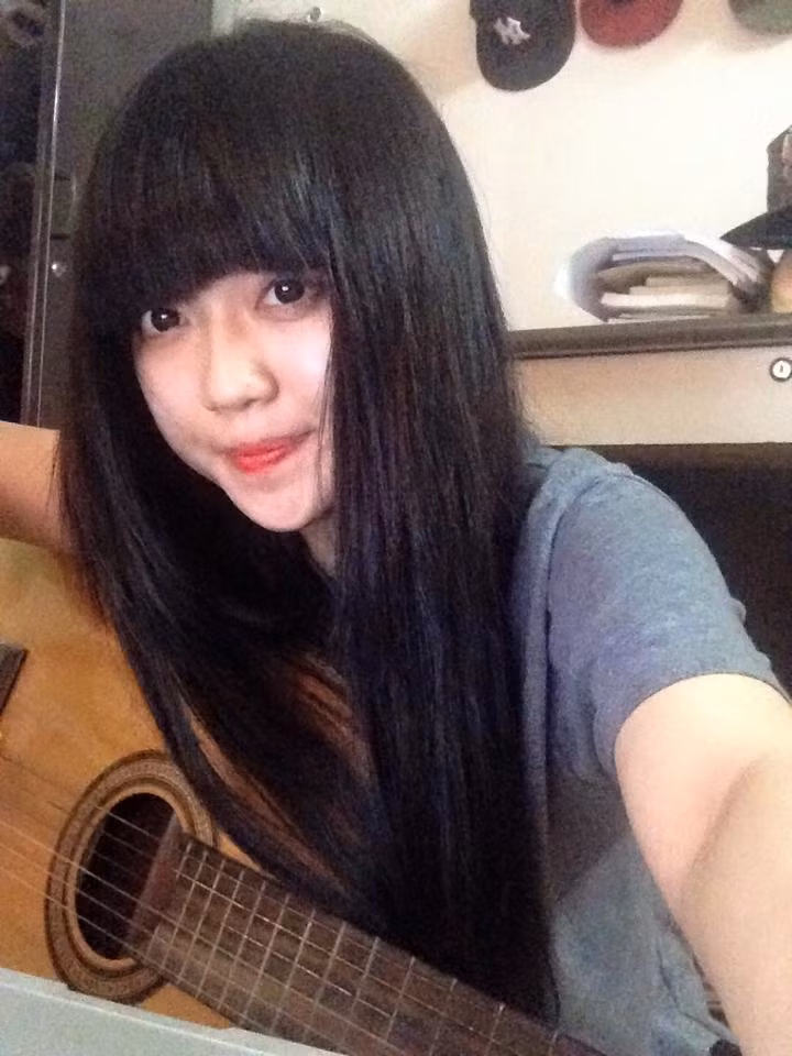 An tuong voi bup be xinh dep biet dan hat, nhay mua