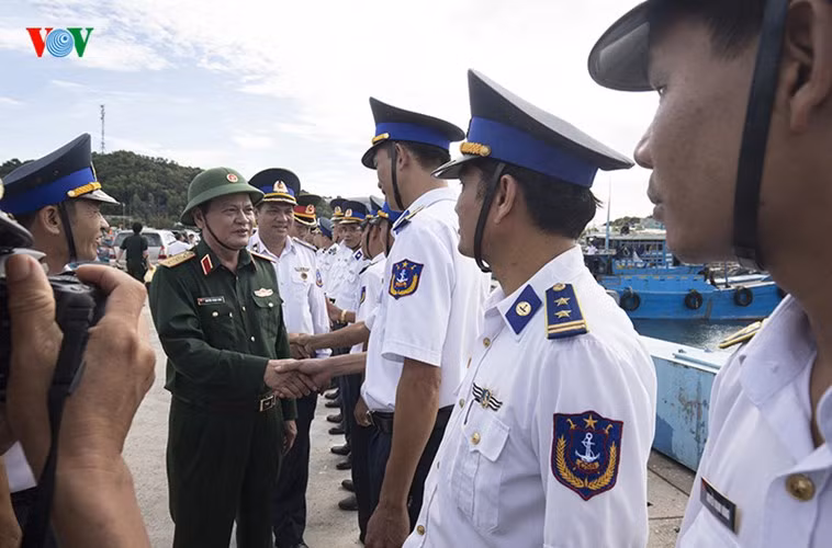 Sáng ngày 4/8, Đoàn công tác Bộ Quốc phòng và các Bộ, ngành Trung ương do Thượng tướng Nguyễn Thành Cung, Ủy viên Trung ương Đảng, Thứ trưởng Bộ Quốc phòng làm Trưởng đoàn đã đến thăm và kiểm tra tình hình phát triển kinh tế - xã hội, quốc phòng - an ninh tại huyện đảo Phú Quốc, tỉnh Kiên Giang.