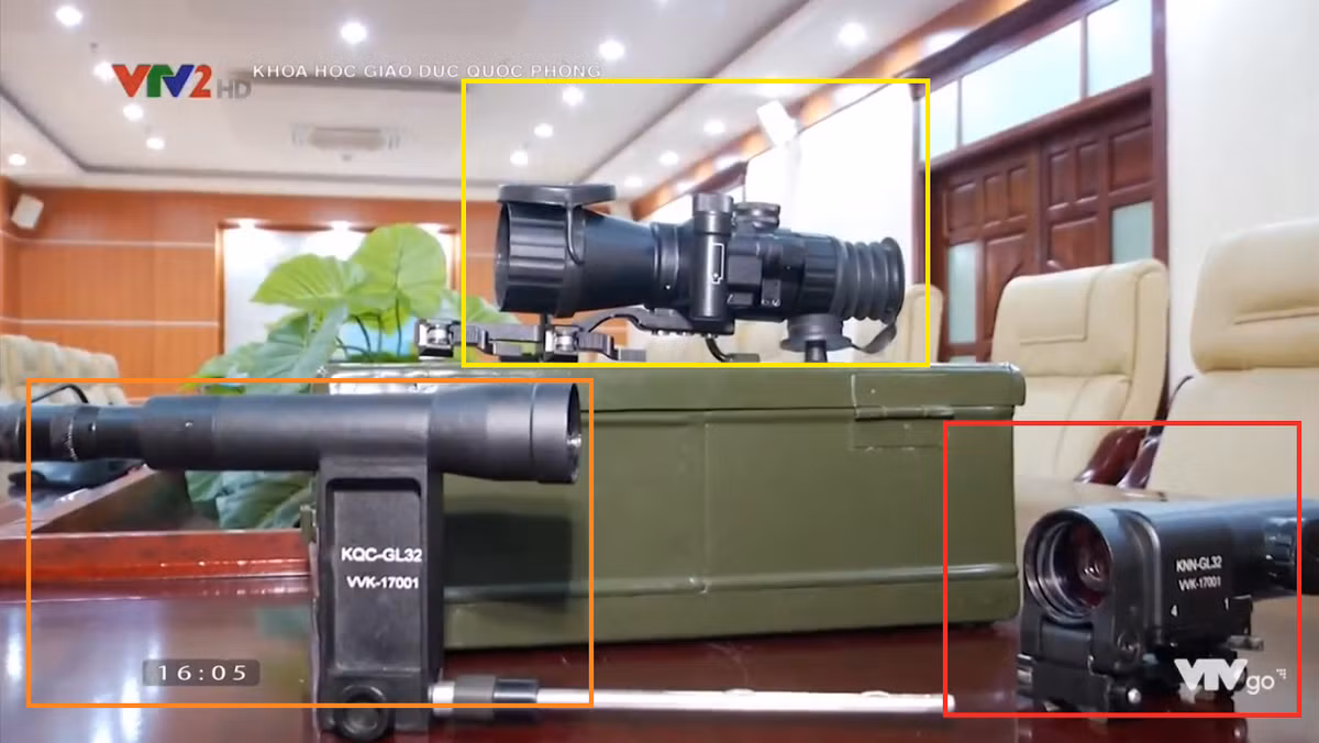 Trong ảnh là bộ ba kính ngắm ngày/đêm và kính quy chiếu cho súng trường Galil ACE do Viện Vũ khí chế tạo, lần lượt là kính ngắm ngày/đêm KNĐ-GL32, KNN-GL32 và KQC-GL32. Nguồn ảnh: VTV2.