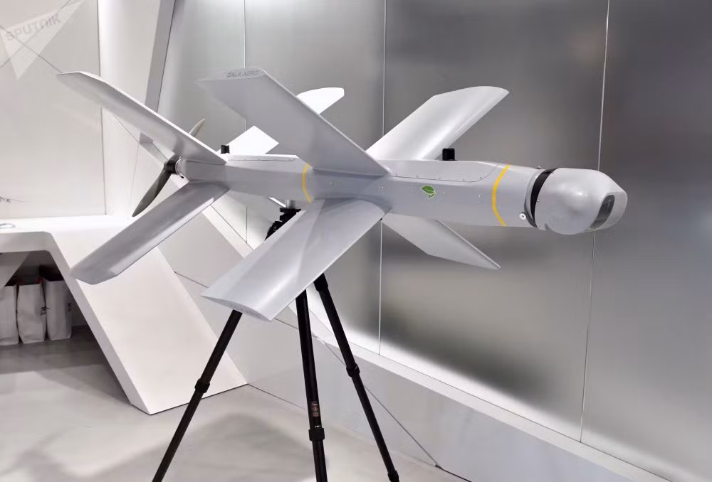 Máy bay không người lái cảm tử bay vòng tròn "ZALA Lantset" tại khu trưng bày của tập đoàn “Kalashnikov” trong khuôn khổ lễ khai mạc Diễn đàn Kỹ thuật-Quân sự Quốc tế "Army-2019". Nguồn ảnh: Sputnik.