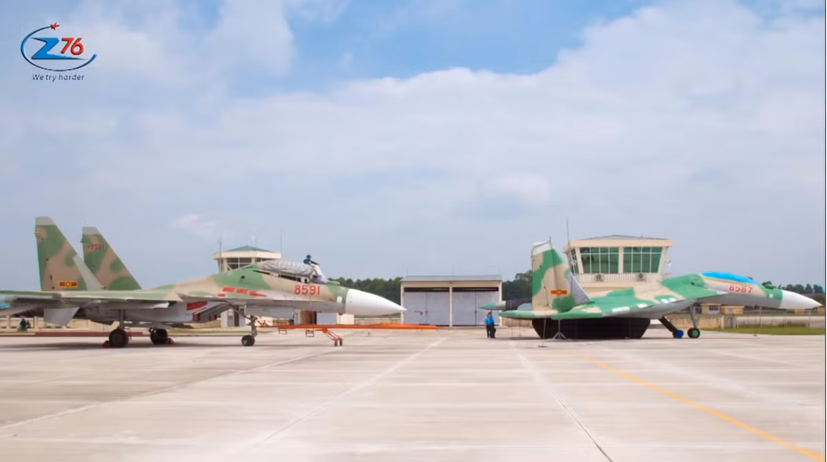 Sau khi đánh giá, Hội đồng nghiệm thu đã đề nghị Bộ Quốc phòng cho sản xuất và đưa vào trang bị; đồng thời đề nghị Nhà máy Z176 tiếp tục nghiên cứu phát triển các sản phẩm mô hình bơm hơi khác như: Máy bay Su-22, hệ thống tên lửa C125-2TM, hệ thống radar cảnh giới… Hình ảnh so sánh khí tài bơm hơi mô phỏng tiêm kích Su-30MK2 do Z176 sản xuất và khí tài thật. Nguồn ảnh: Nhà máy Z176.