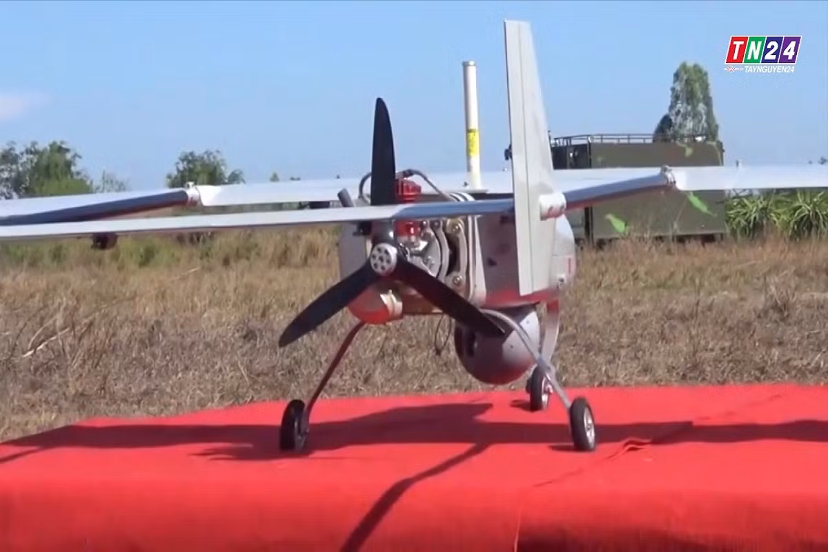 Về thiết kế tổng thể một tổ hợp UAV VUA-SC-3G được cấu thành từ ba hệ thống chính gồm một phương tiện vận tải đặc chủng, 3 phương tiện bay UAV, trung tâm điều khiển mặt đất và hệ thống thông tin liên lạc. Nguồn ảnh: TN24.