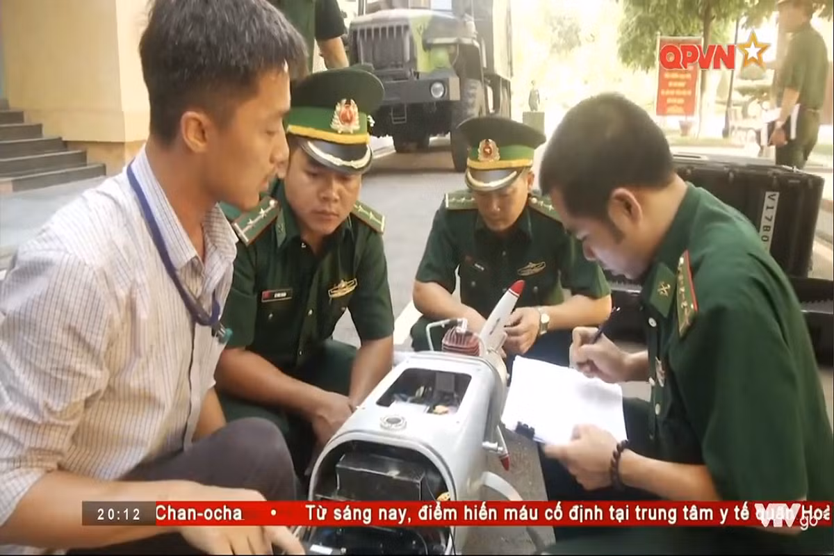 Phát biểu tại lễ bàn giao, Đại tá Phan Giang Châu, Phó Viện trưởng Viện Hàng không vũ trụ, Tập đoàn Công nghiệp Viễn thông Quân đội Viettel cho biết, tính đến nay dòng máy bay không người lái VUA-SC-3G đã có hơn 400 giờ bay hoạt động trên thực địa và được đánh giá cao thông qua các cuộc diễn tập cấp Bộ Tổng Tham mưu Quân đội nhân dân Việt Nam. Nguồn ảnh: QPVN.